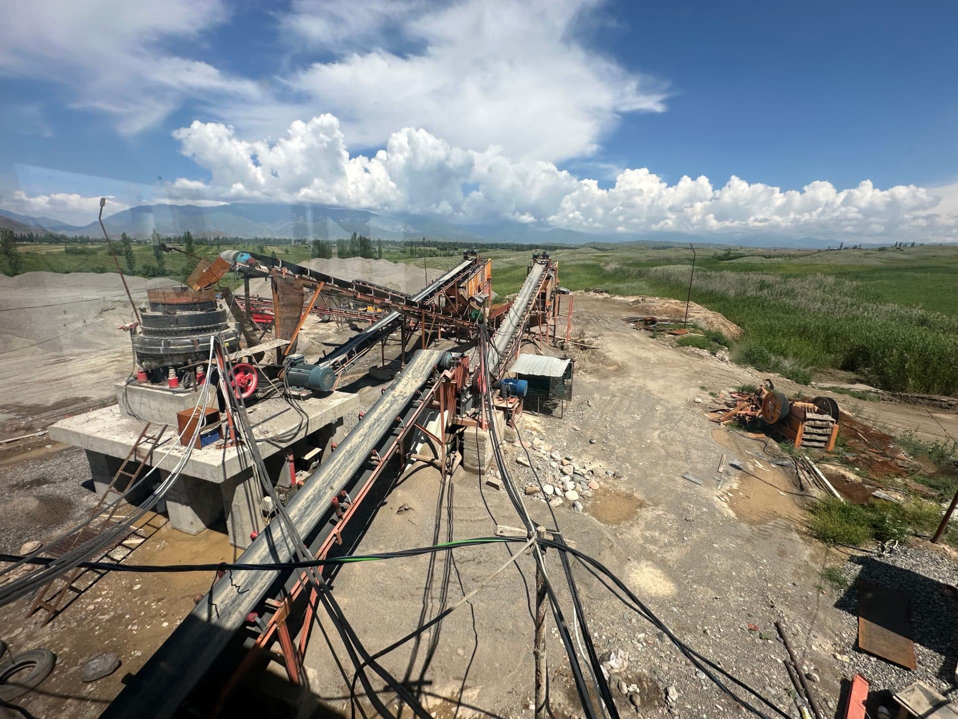 100 TPH River Stone Crushing, Screening and Washing Line